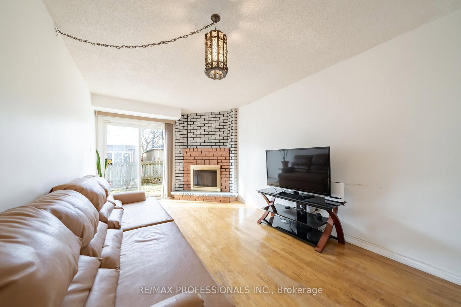 Detached House sold at 23 Jacob Fisher Drive, Toronto, Ontario, M1B 4K3 - Malvern - MLS: E12896374