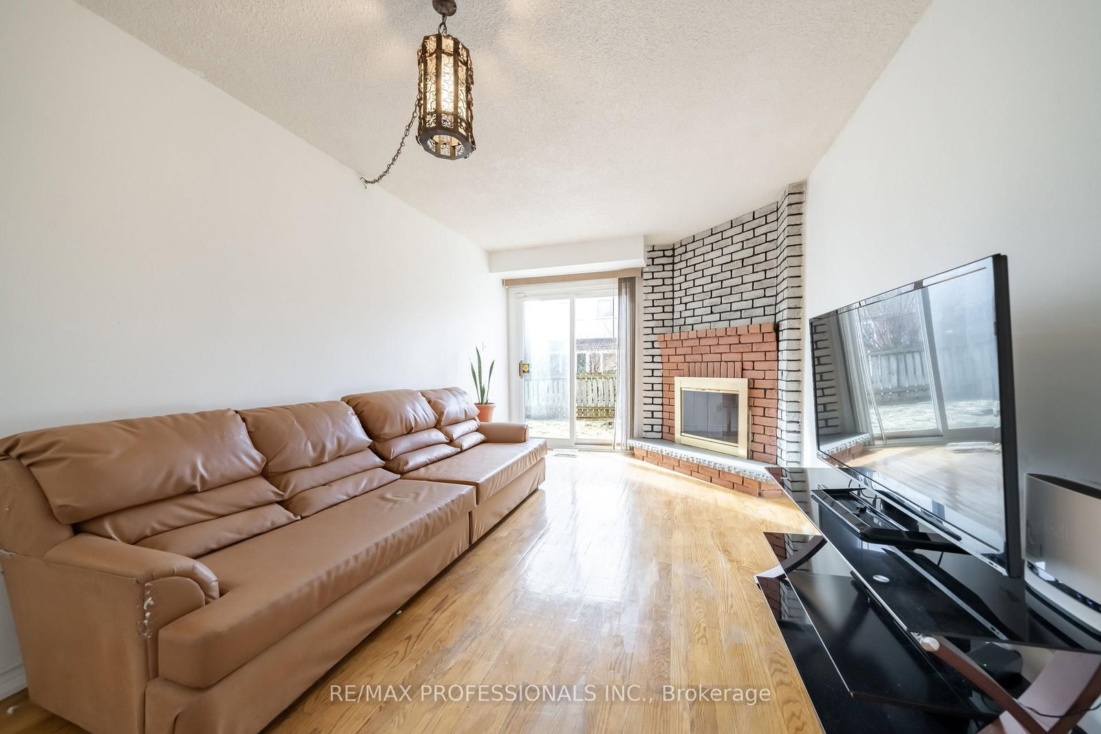 Detached House sold at 23 Jacob Fisher Drive, Toronto, Ontario, M1B 4K3 - Malvern - MLS: E12896374