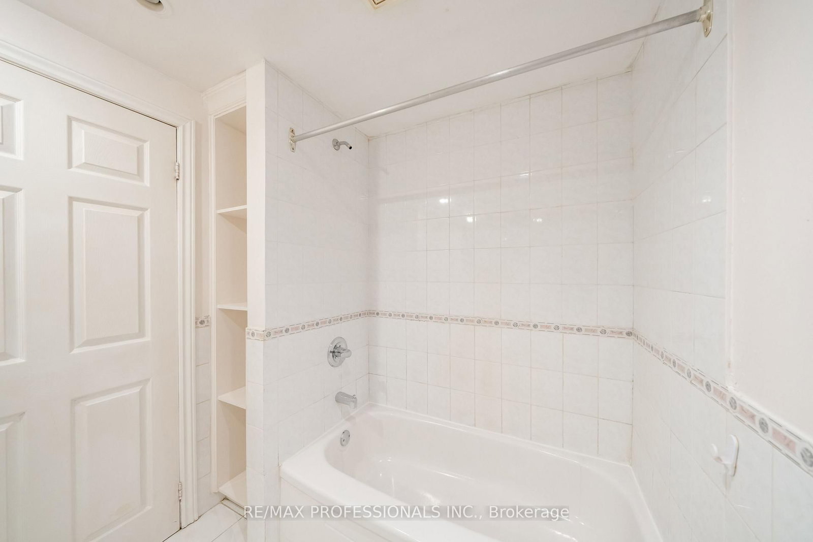 Detached House sold at 23 Jacob Fisher Drive, Toronto, Ontario, M1B 4K3 - Malvern - MLS: E12896374