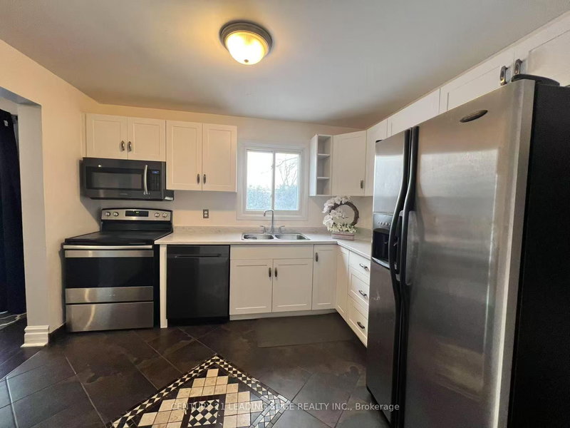 516 Alder Crt, Pickering, L1V 4T1 | Image 2