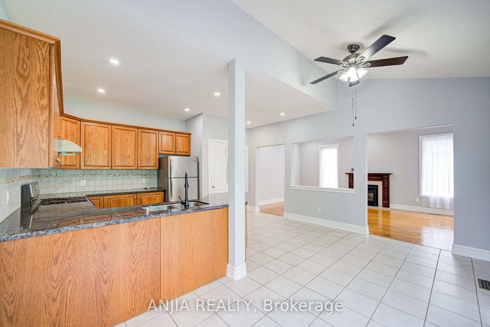 Detached House for sale at 10 Thistledown Crescent, Whitby, Ontario, L1R 3P2 - Taunton North - MLS: E12897738