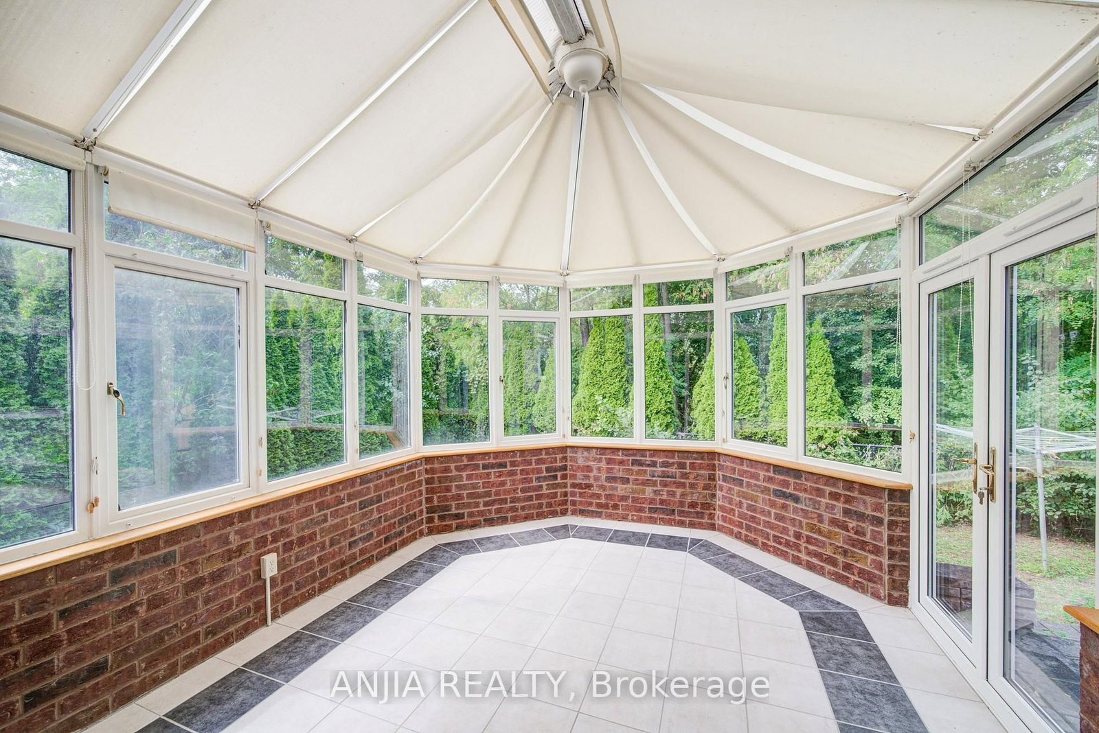 Detached House for sale at 10 Thistledown Crescent, Whitby, Ontario, L1R 3P2 - Taunton North - MLS: E12897738