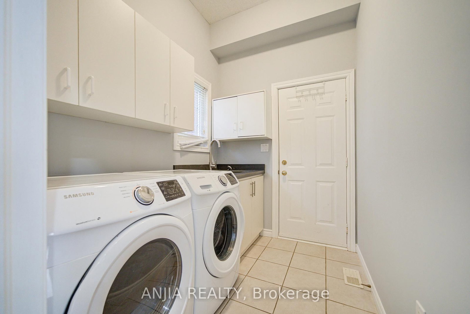 Detached House for sale at 10 Thistledown Crescent, Whitby, Ontario, L1R 3P2 - Taunton North - MLS: E12897738