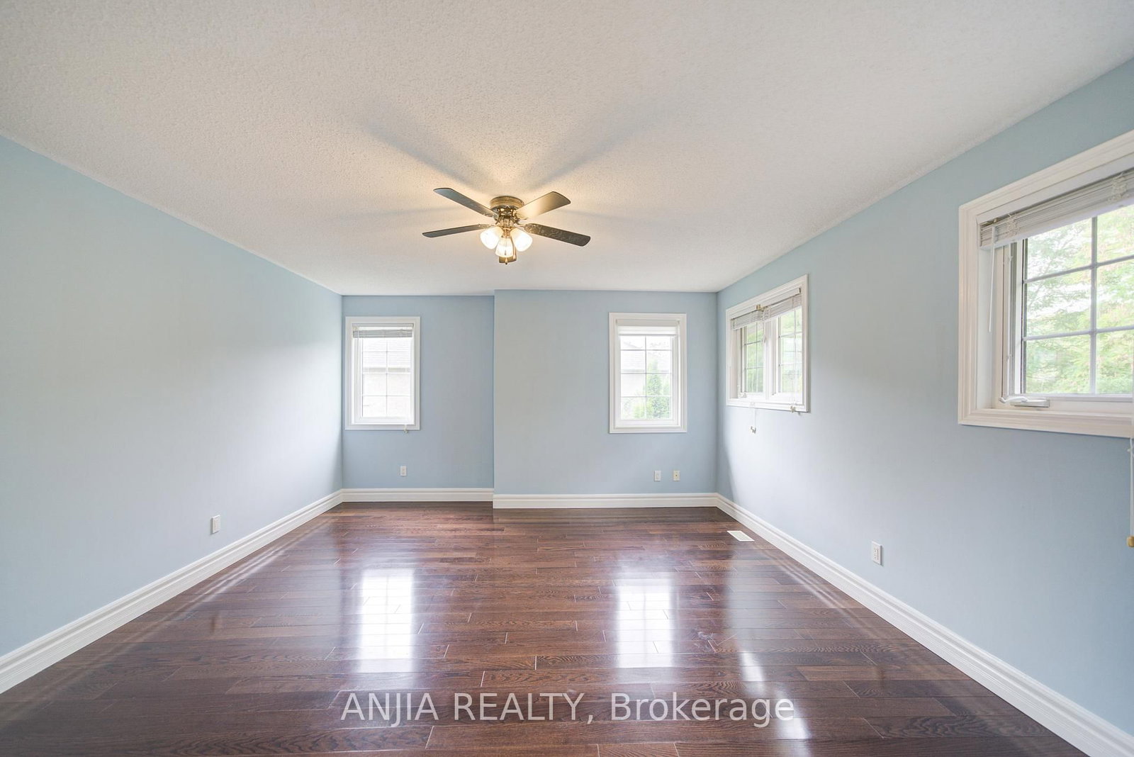 Detached House for sale at 10 Thistledown Crescent, Whitby, Ontario, L1R 3P2 - Taunton North - MLS: E12897738