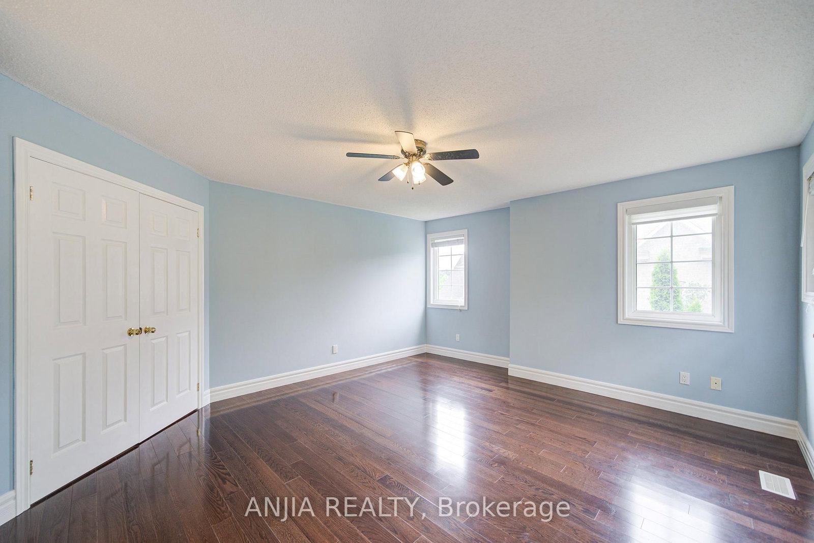 Detached House for sale at 10 Thistledown Crescent, Whitby, Ontario, L1R 3P2 - Taunton North - MLS: E12897738