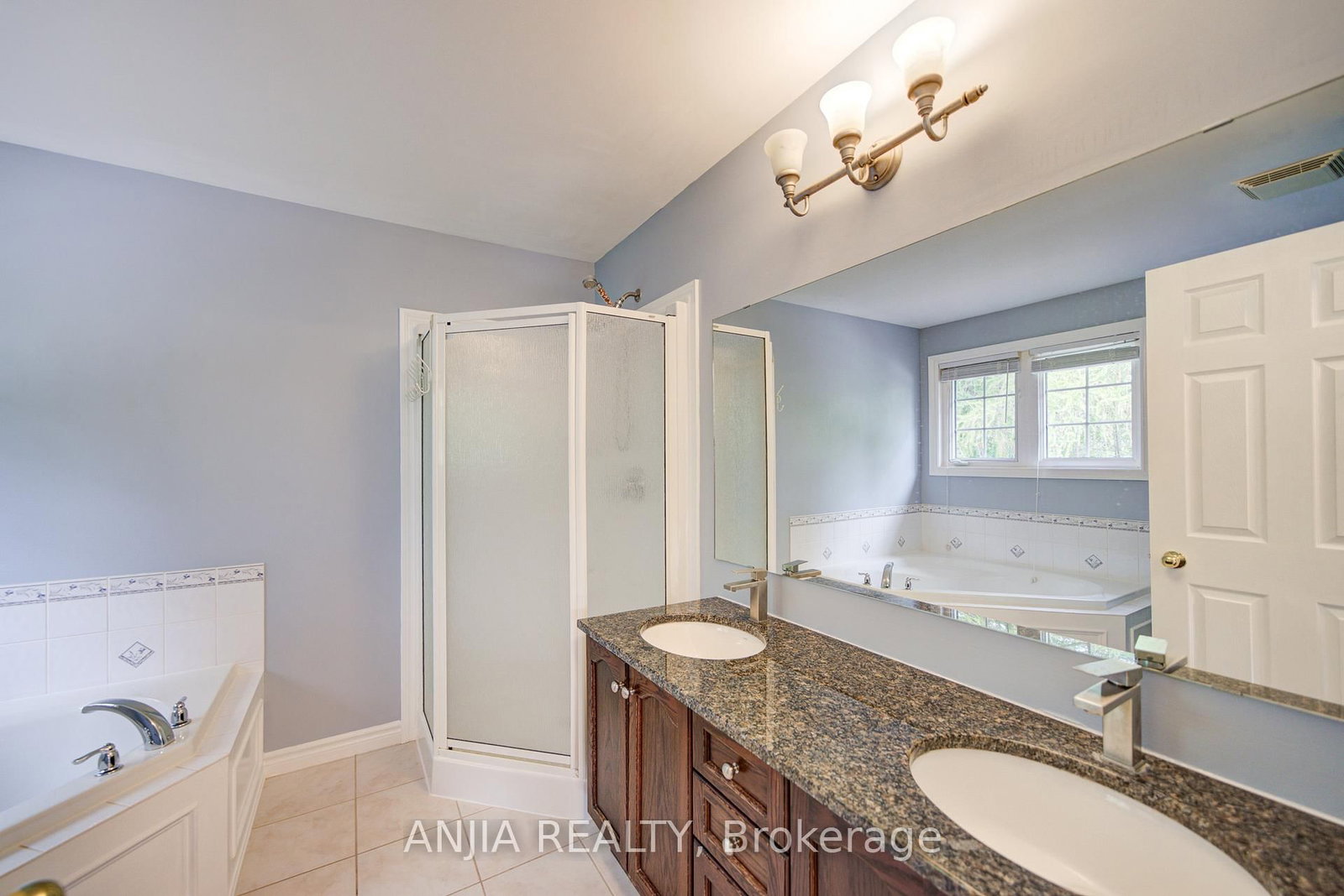 Detached House for sale at 10 Thistledown Crescent, Whitby, Ontario, L1R 3P2 - Taunton North - MLS: E12897738