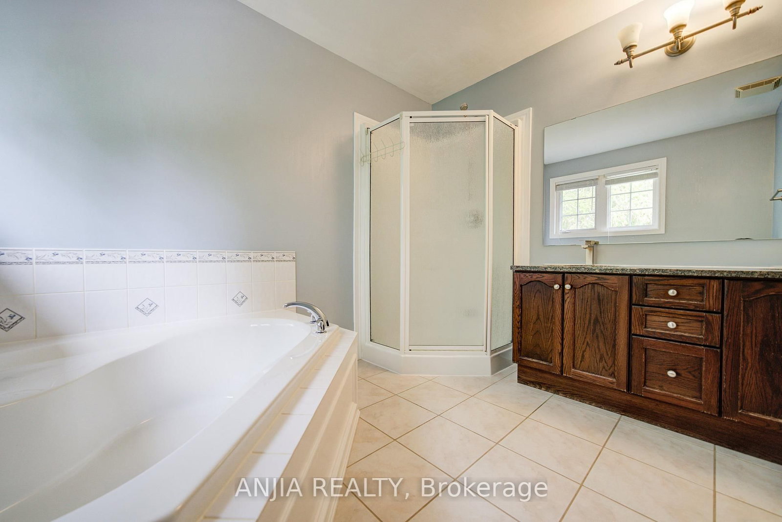 Detached House for sale at 10 Thistledown Crescent, Whitby, Ontario, L1R 3P2 - Taunton North - MLS: E12897738