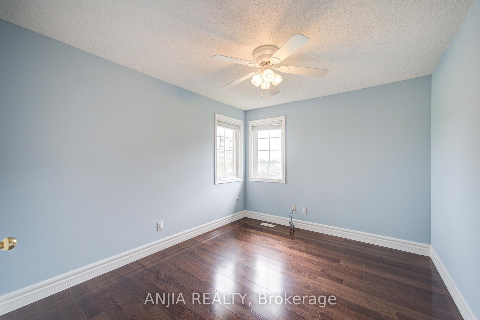 Detached House for sale at 10 Thistledown Crescent, Whitby, Ontario, L1R 3P2 - Taunton North - MLS: E12897738