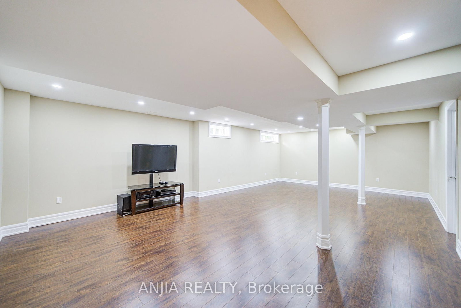 Detached House for sale at 10 Thistledown Crescent, Whitby, Ontario, L1R 3P2 - Taunton North - MLS: E12897738