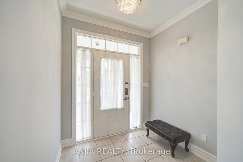 10 Thistledown Cres, Whitby, L1R 3P2 | Image 3