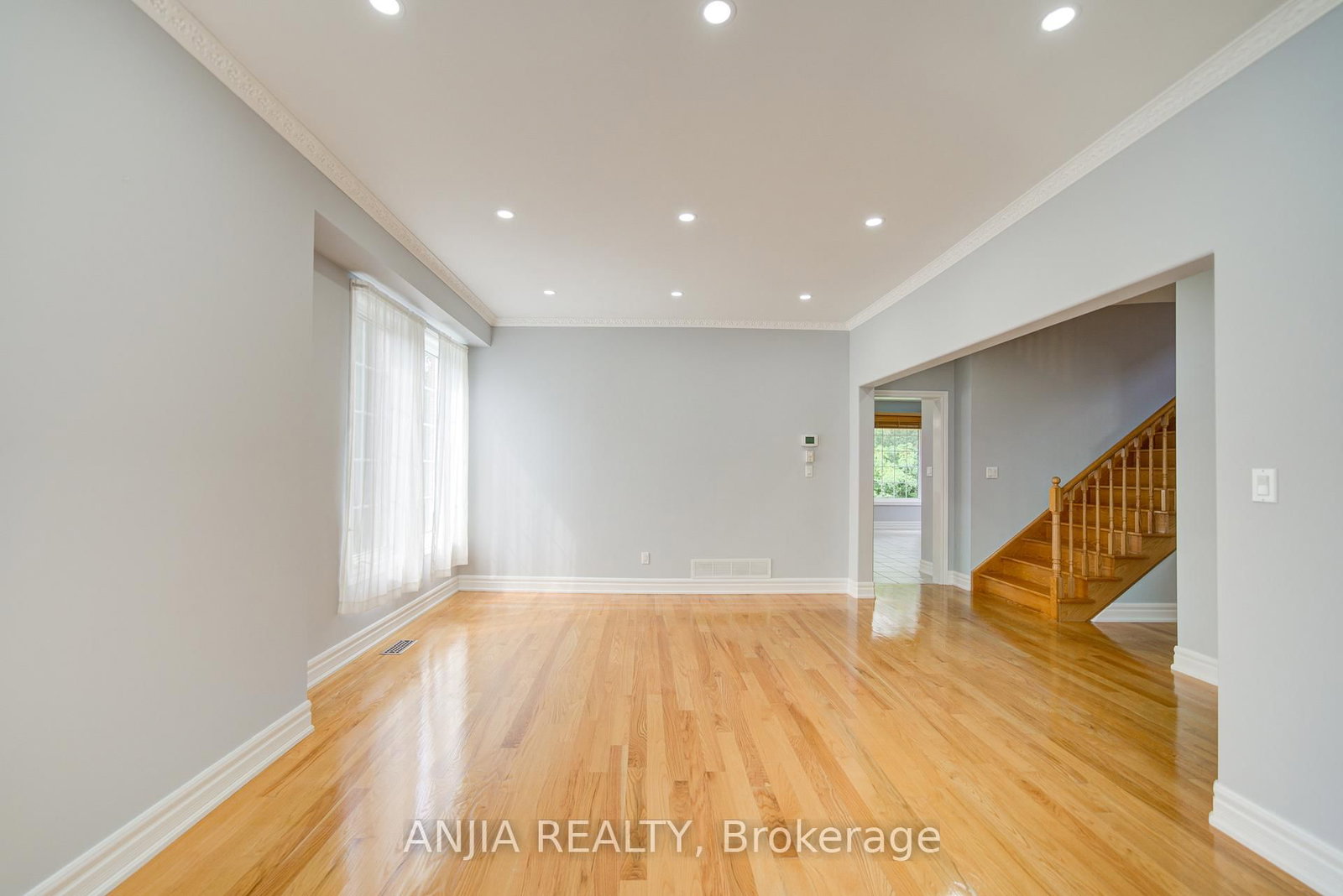 Detached House for sale at 10 Thistledown Crescent, Whitby, Ontario, L1R 3P2 - Taunton North - MLS: E12897738