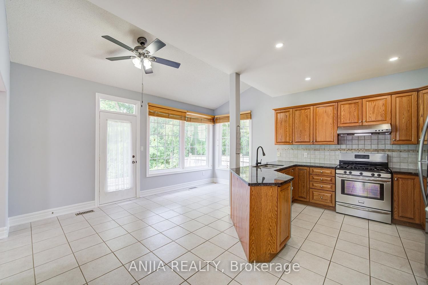 Detached House for sale at 10 Thistledown Crescent, Whitby, Ontario, L1R 3P2 - Taunton North - MLS: E12897738