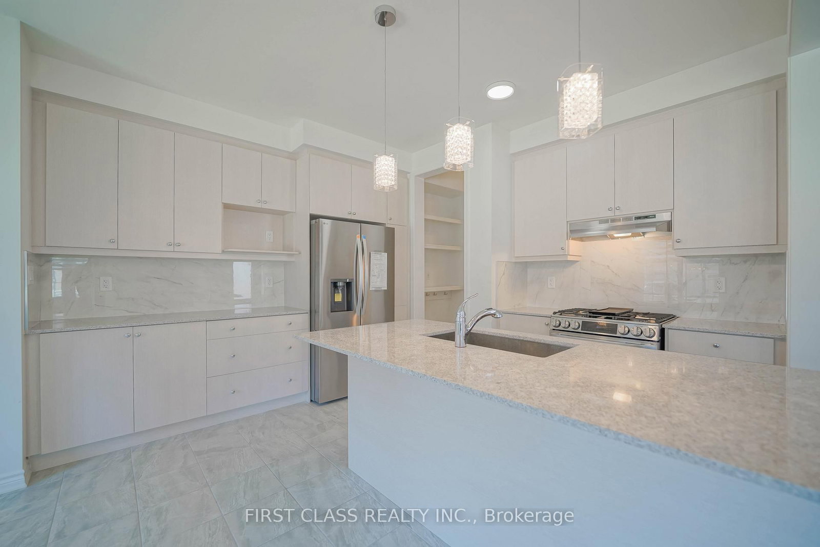 1913 Narcissus Gardens • Pickering, ON photo 11