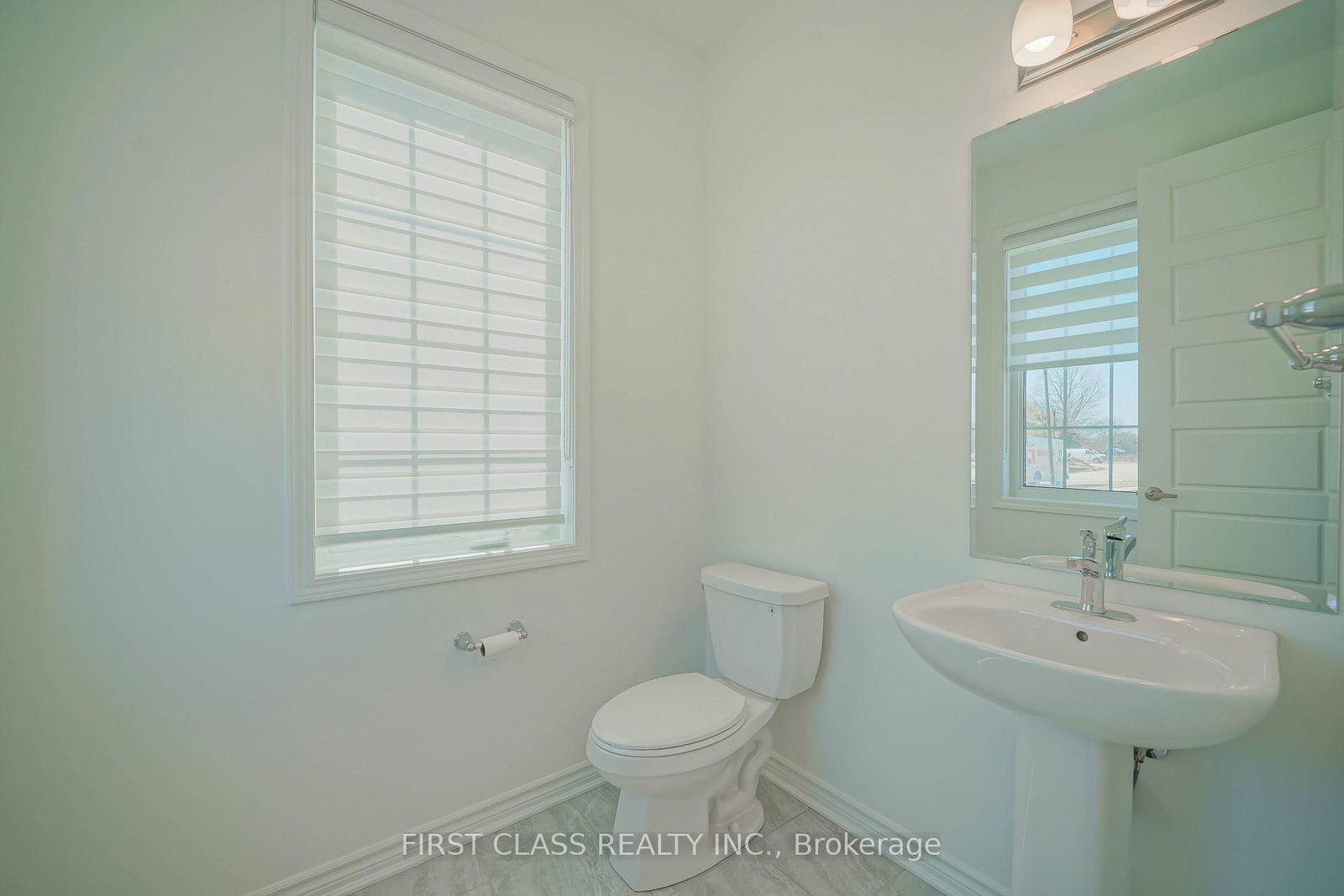 1913 Narcissus Gardens • Pickering, ON photo 14