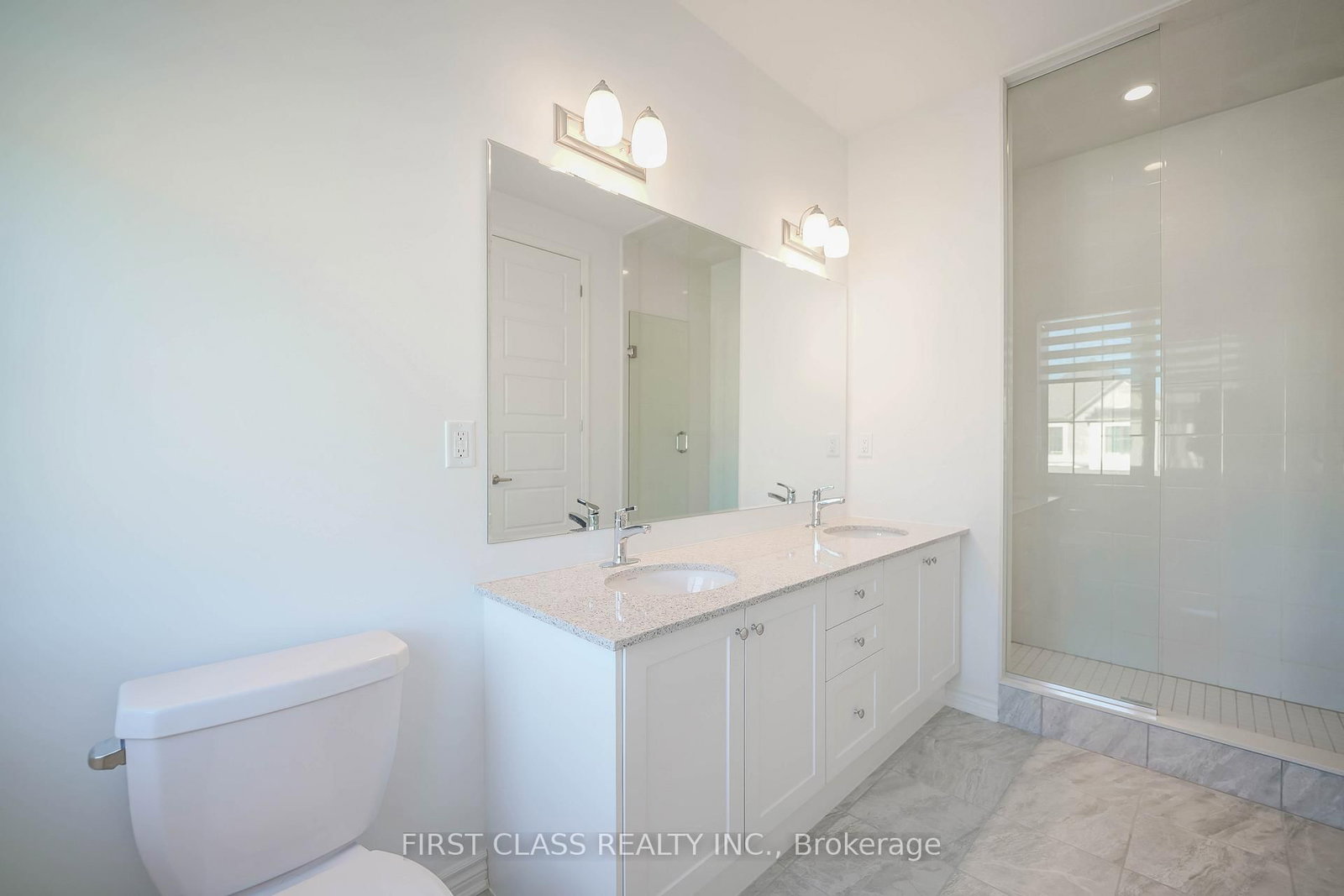 1913 Narcissus Gardens • Pickering, ON photo 15