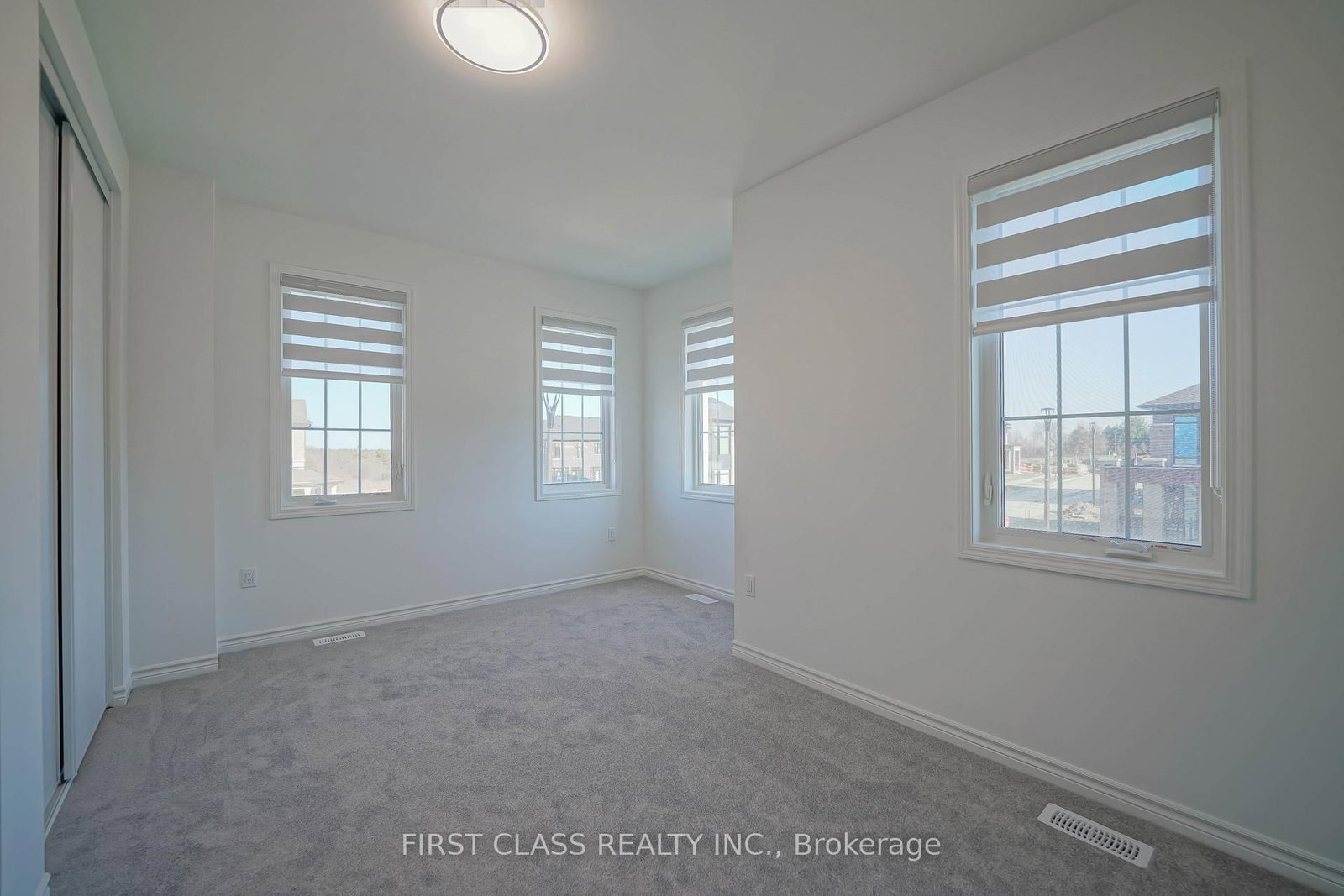1913 Narcissus Gardens • Pickering, ON photo 20