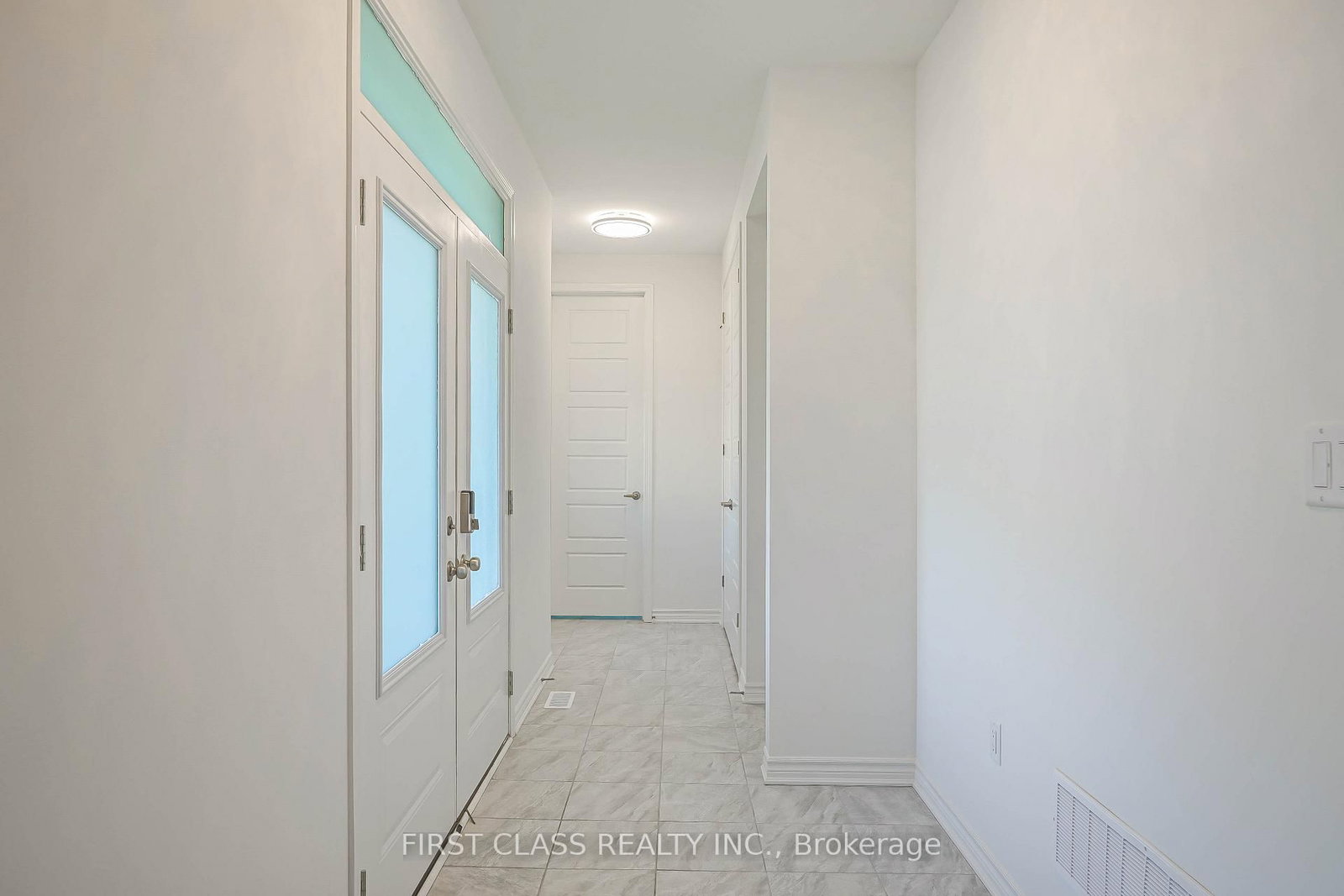 1913 Narcissus Gardens • Pickering, ON photo 6
