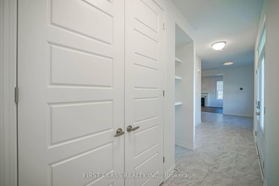 1913 Narcissus Gardens • Pickering, ON photo 8