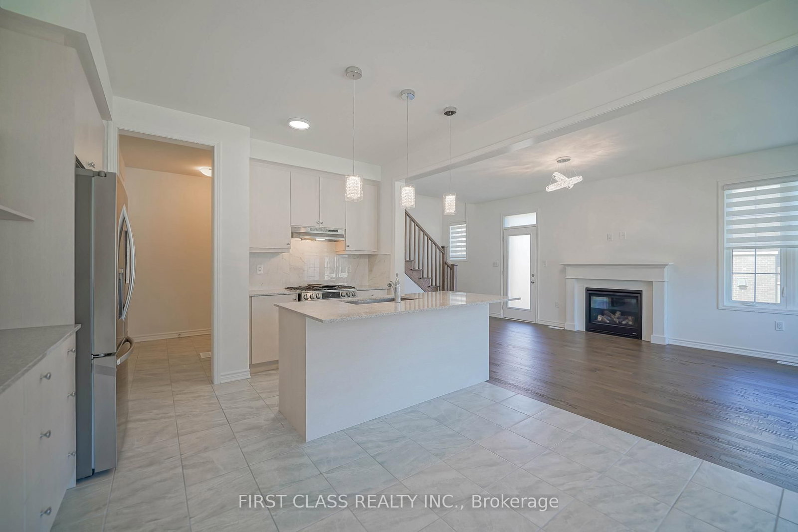 1913 Narcissus Gardens • Pickering, ON photo 9