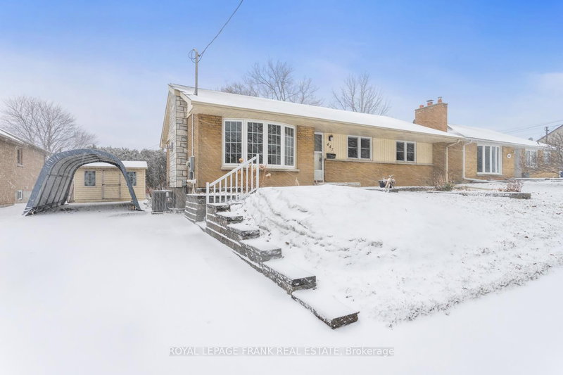 447 Ridgeway Ave, Oshawa, L1J 2V8 | Image 2