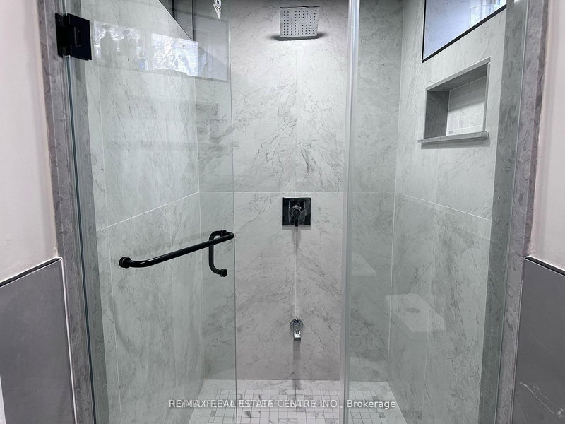 1174 Enchanted Cres, Pickering, L1X 0G9 | Image 2