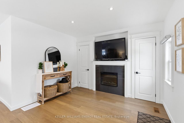 42 Darlington Boulevard