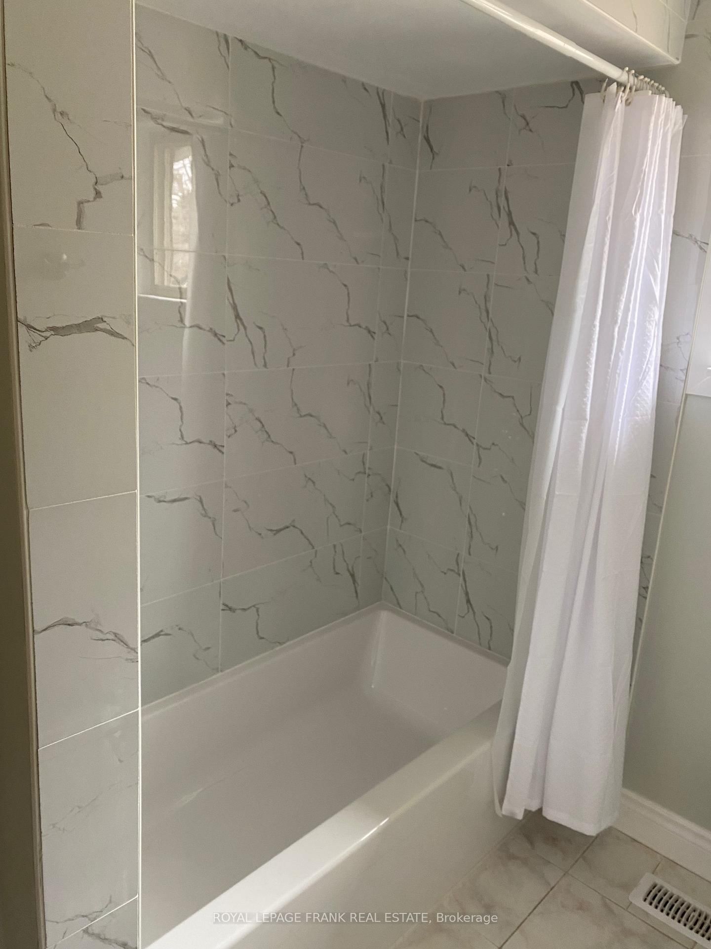 Detached House for lease at 226 Parlette Avenue, Toronto, Ontario, M1C 2S5 - Rouge E10 - MLS: E12900562