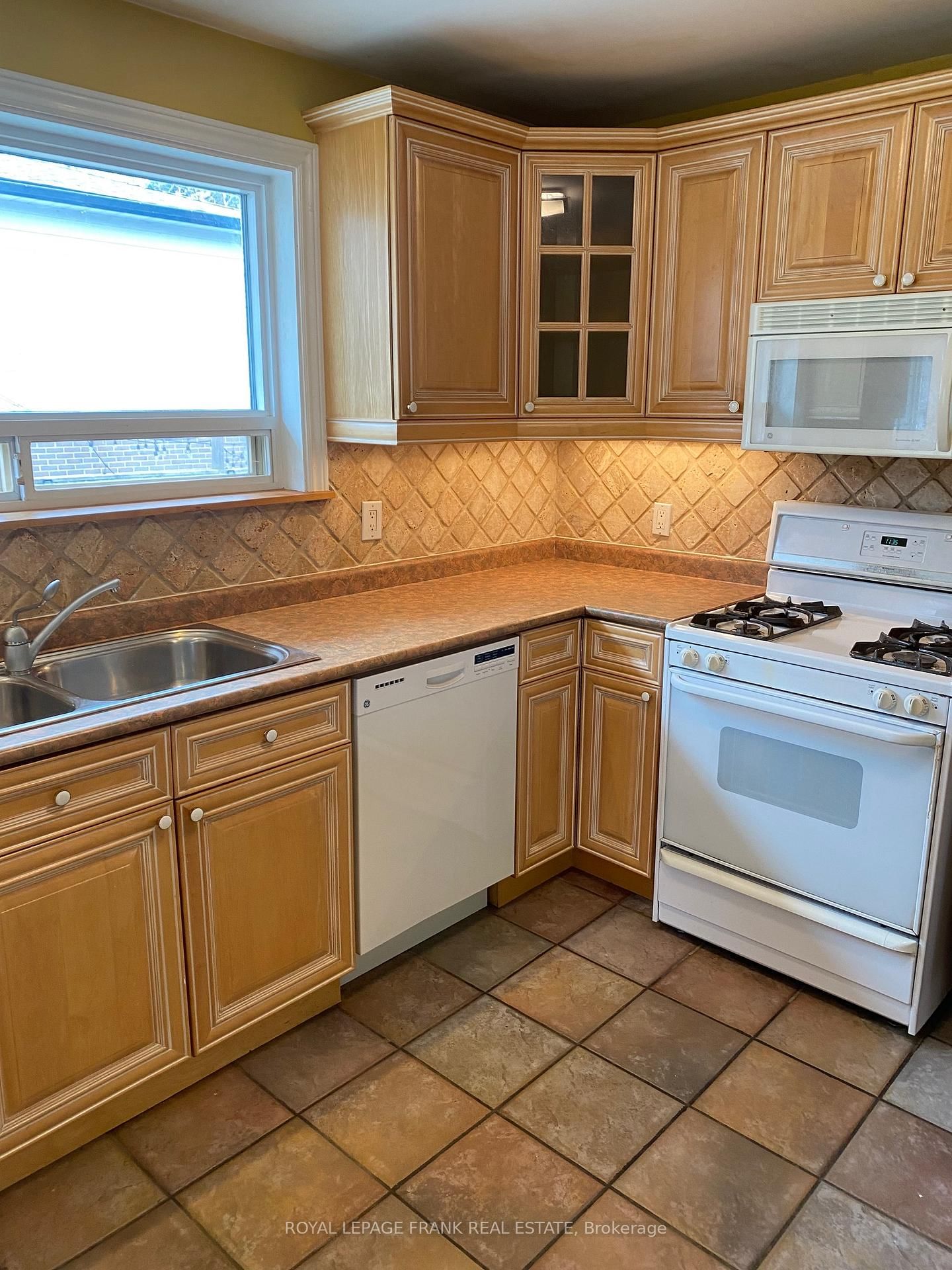 Detached House for lease at 226 Parlette Avenue, Toronto, Ontario, M1C 2S5 - Rouge E10 - MLS: E12900562