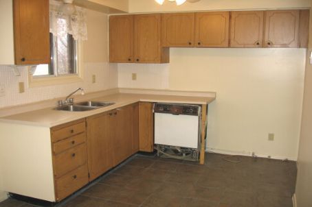 361 Dwight Ave, Oshawa, L1J1K8 | Image 2