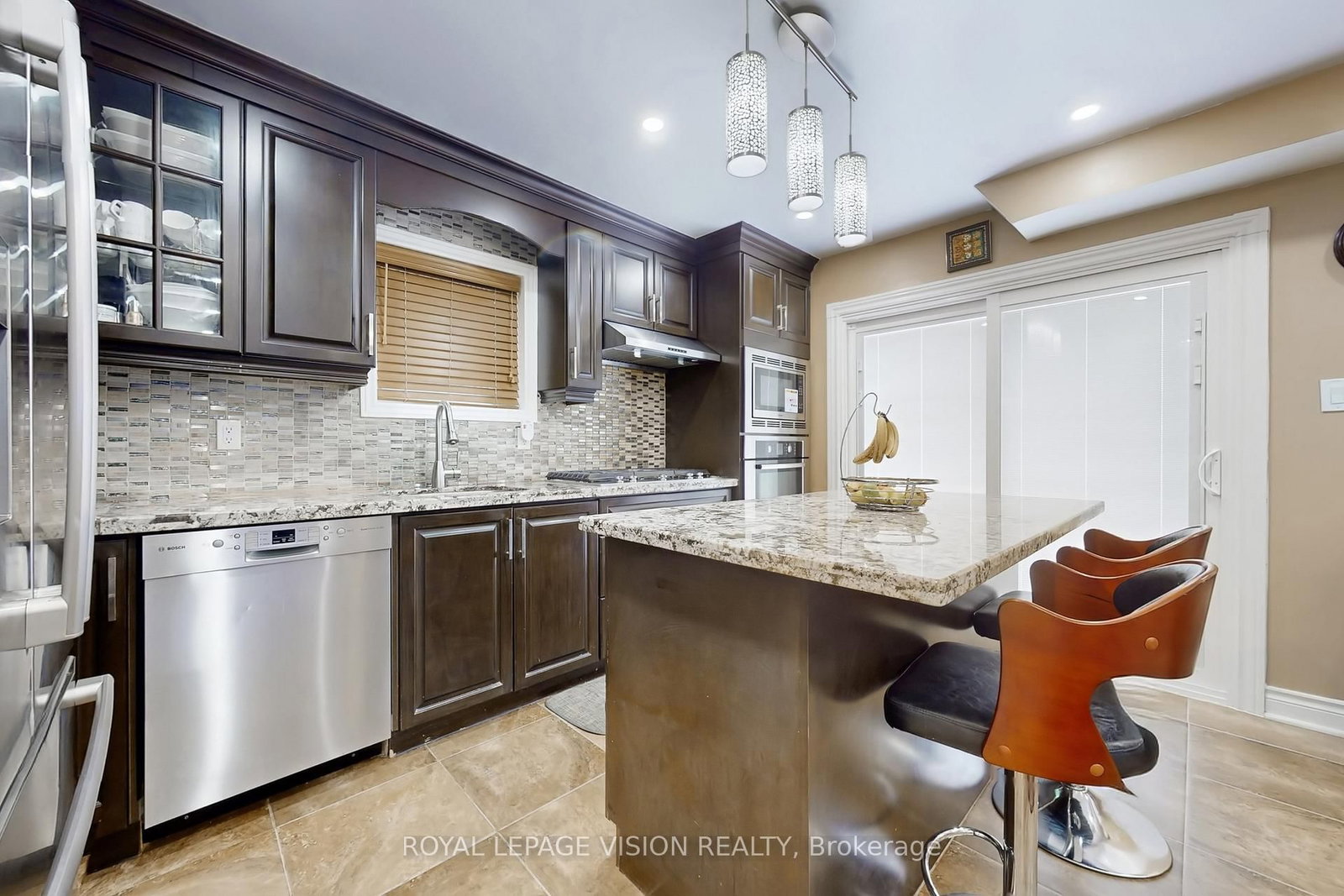 Detached House for sale at 1855 Ashford Drive, Pickering, Ontario, L1V 6E1 - Village East - MLS: E12902128