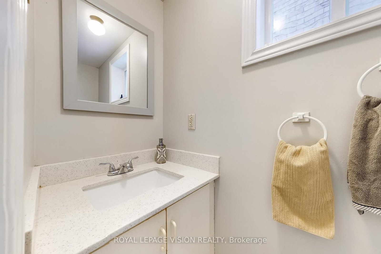 Detached House for sale at 1855 Ashford Drive, Pickering, Ontario, L1V 6E1 - Village East - MLS: E12902128