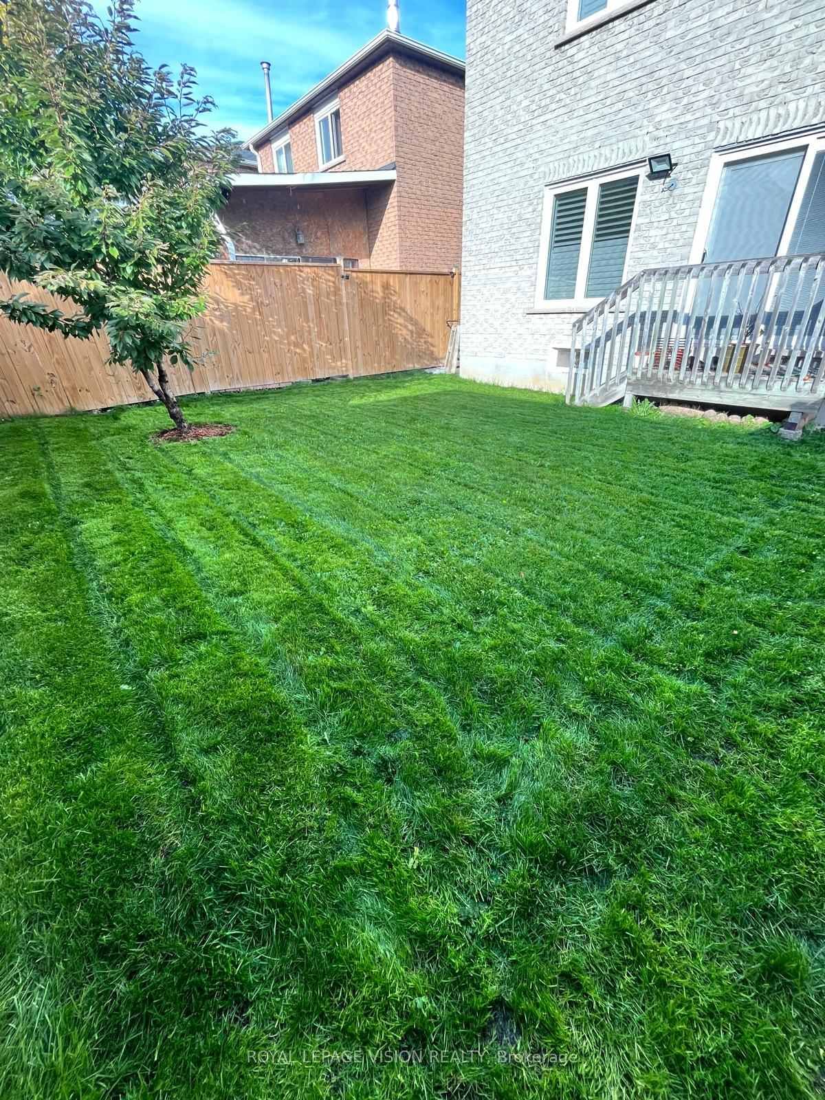 Detached House for sale at 1855 Ashford Drive, Pickering, Ontario, L1V 6E1 - Village East - MLS: E12902128