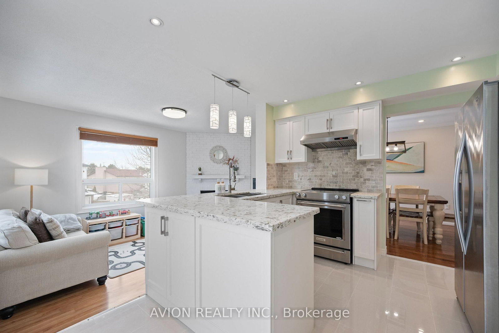 Listing Image 7