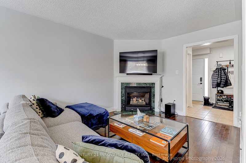 1896 Woodgate Crt, Oshawa, L1G 7Z2 | Image 3