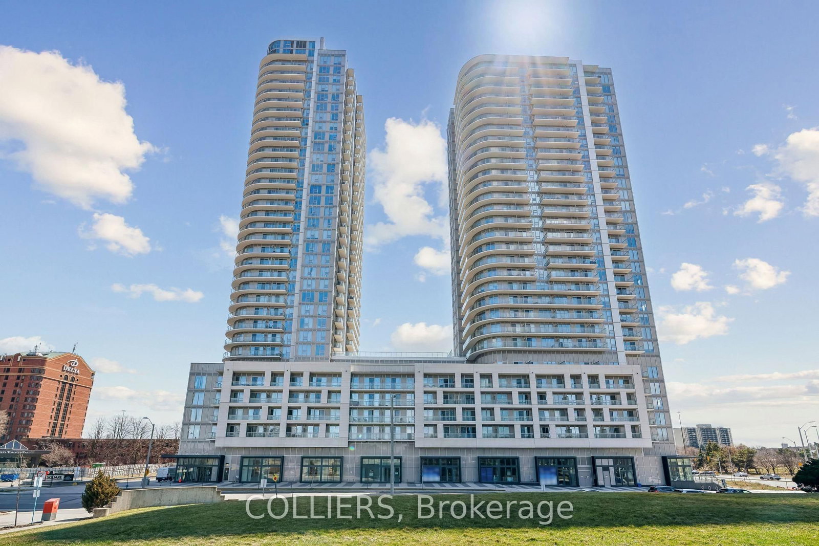 7 Village Green Square - Photo 4