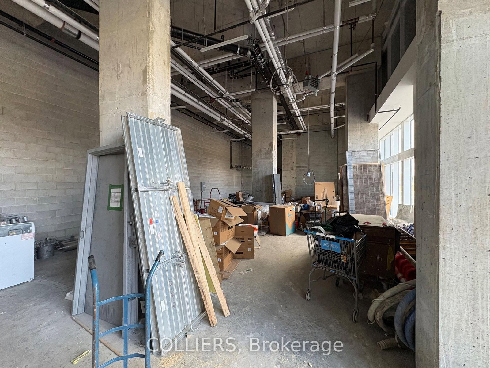 7 Village Green Square - Photo 6
