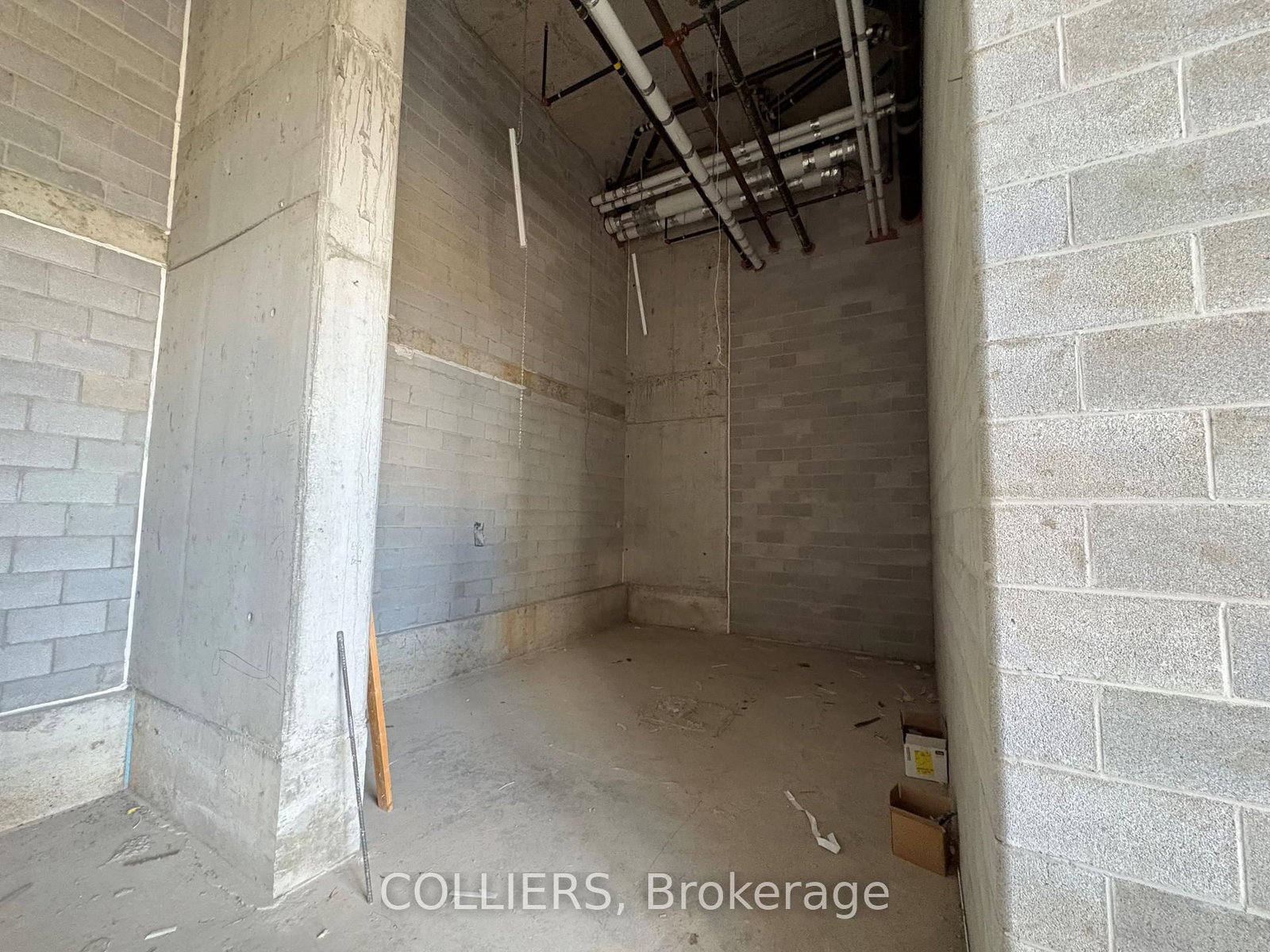 5 Village Green Square - Photo 2