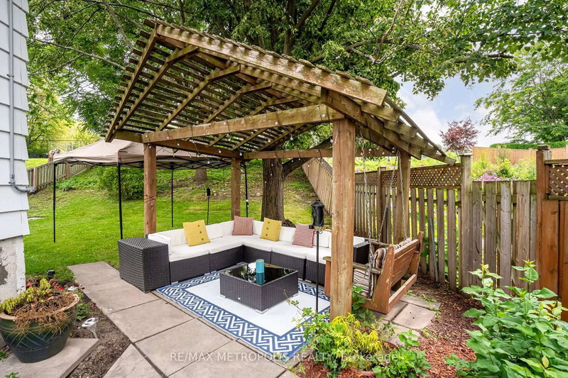 Upper - 287 Waverly St N, Oshawa, L1J 5V8 | Image 3