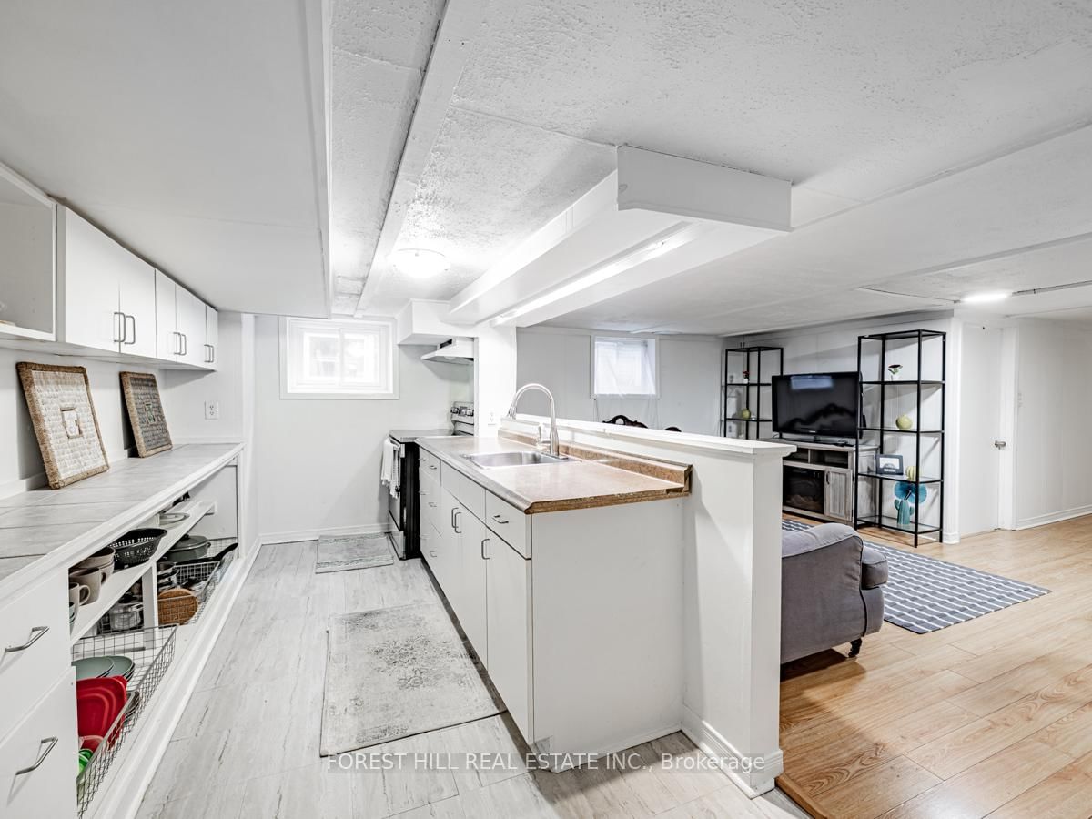 29 Scarboro Beach Boulevard, Unit Lower - Photo 10