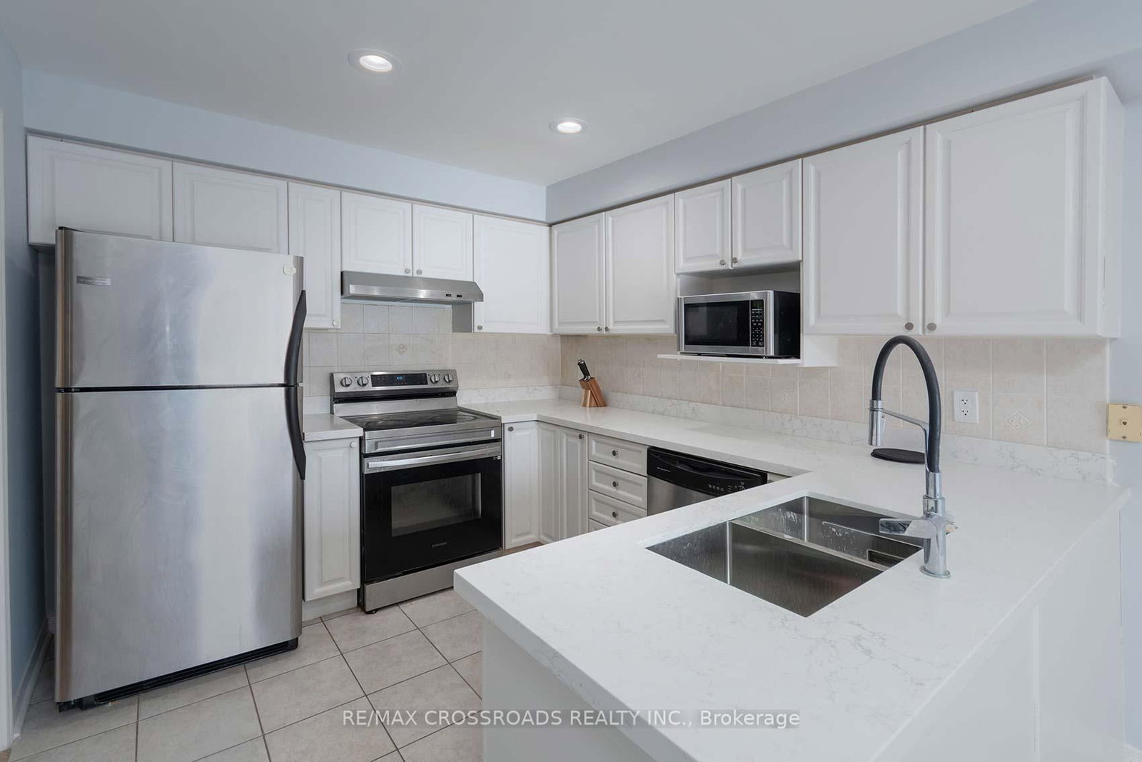 Detached House for sale at 510 Hickory Street, Whitby, Ontario, L1N 9W8 - Downtown Whitby - MLS: E12904046