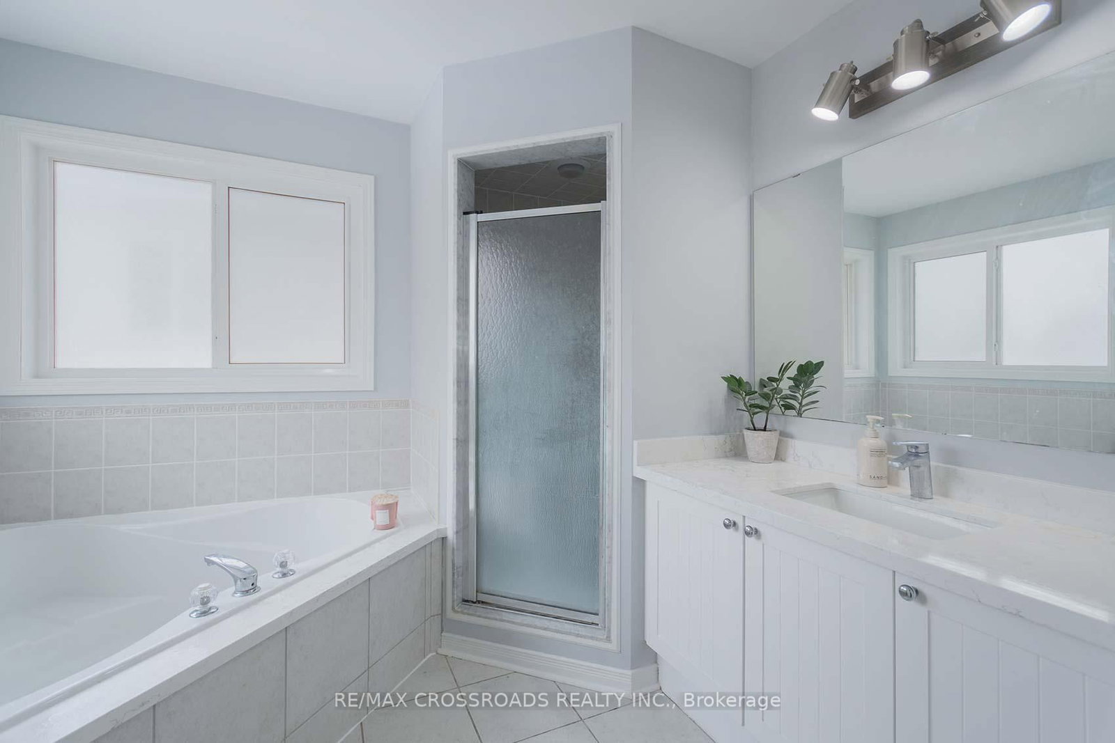 Detached House for sale at 510 Hickory Street, Whitby, Ontario, L1N 9W8 - Downtown Whitby - MLS: E12904046