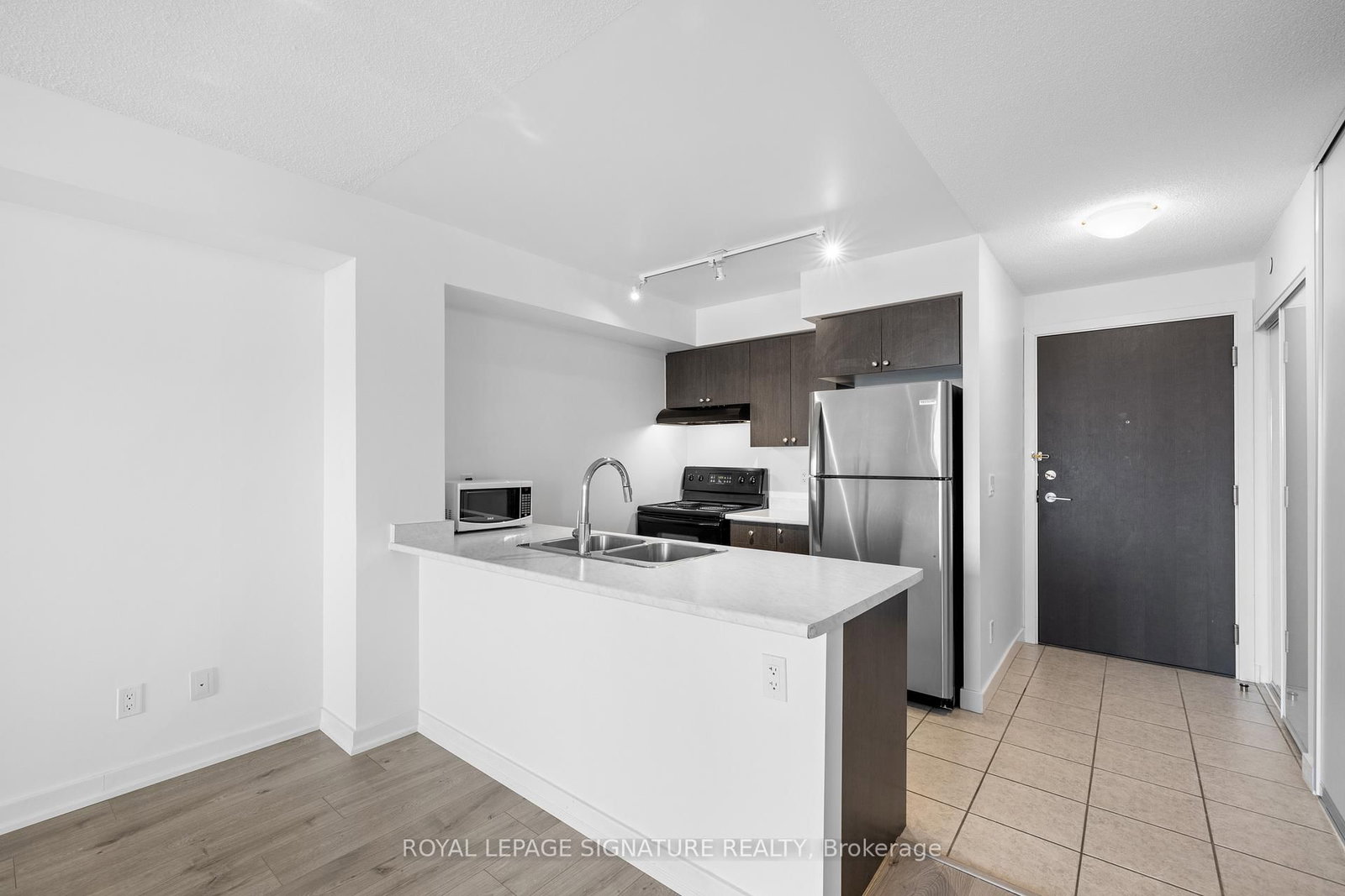 Condo for lease at 416-8 Trent Avenue, Toronto, Ontario, M4C 0A6 - East End-Danforth - MLS: E12904402