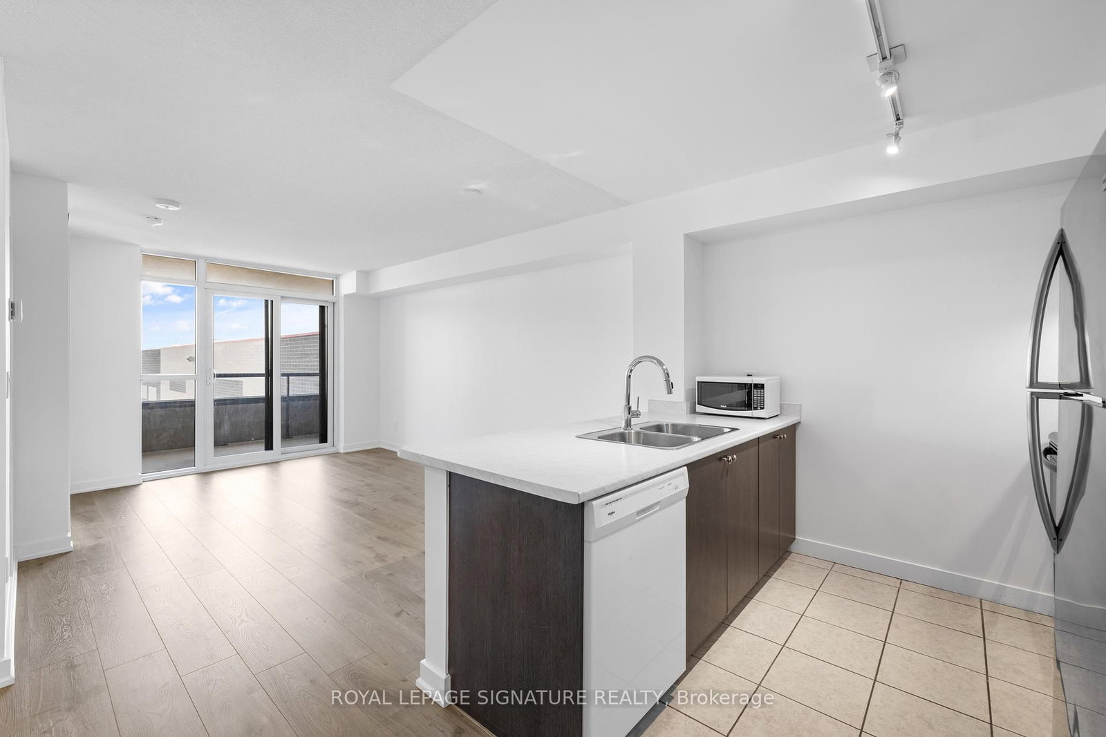 Condo for lease at 416-8 Trent Avenue, Toronto, Ontario, M4C 0A6 - East End-Danforth - MLS: E12904402