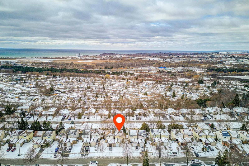 639 Down Cres, Oshawa, L1H 7X9 | Image 3