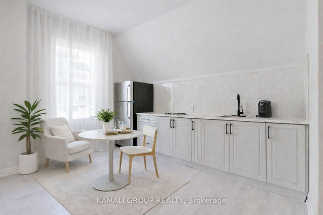 UNIT 3 - 93 McMillan Drive