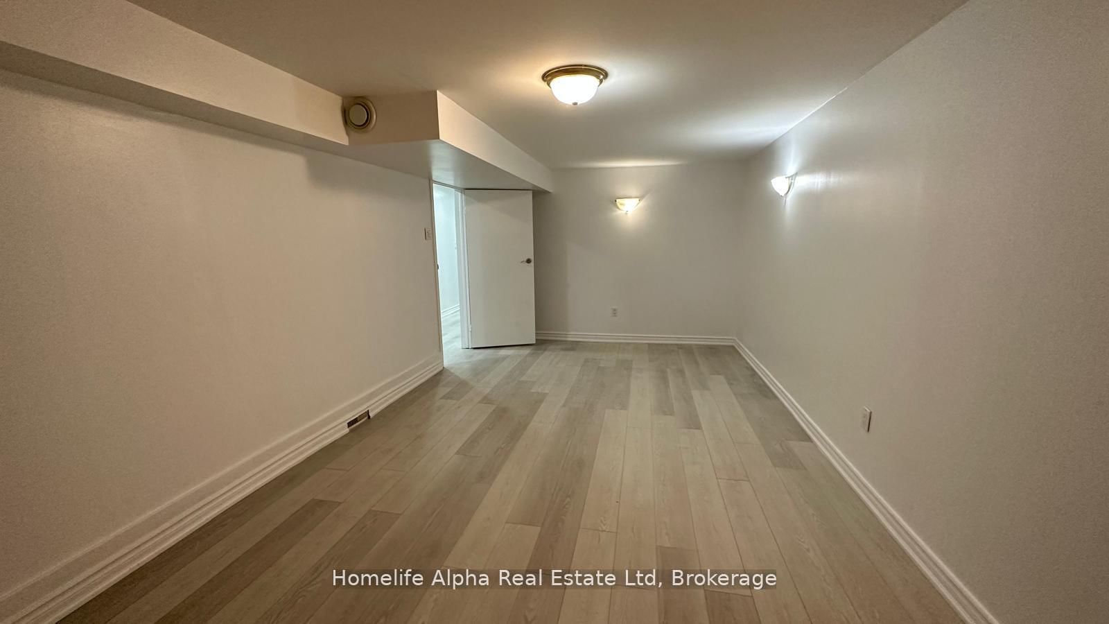 865 Hillcrest Road S, Unit Basement - Photo 4