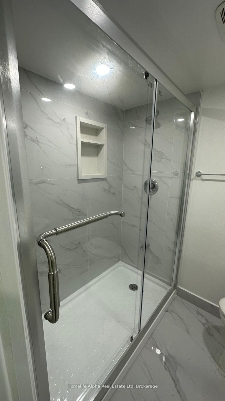 865 Hillcrest Road S, Unit Basement - Photo 8