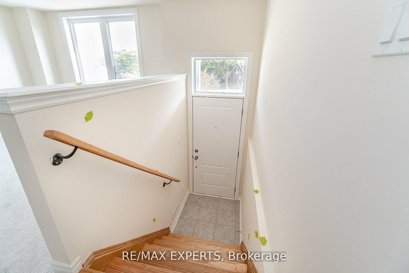 402 Okanagan Path, Oshawa, L1H 0B1 | Image 3