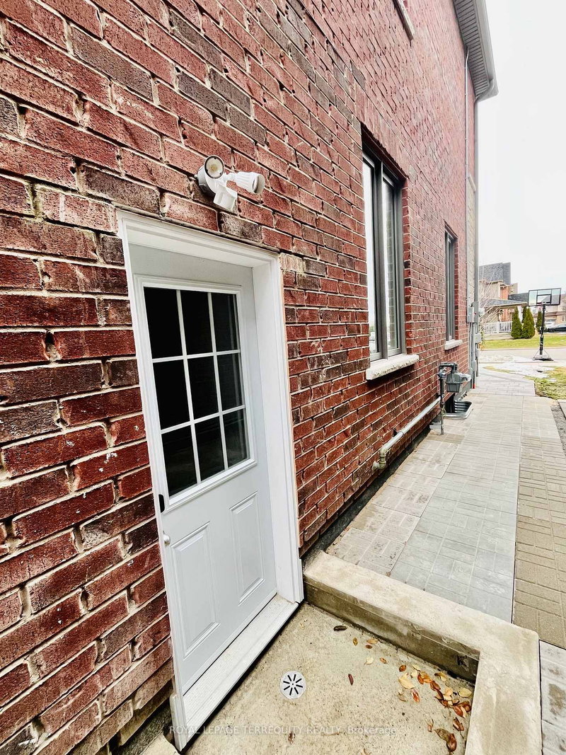 BSMT - 43 Claridge Cres, Whitby, L1R 0G8 | Image 2