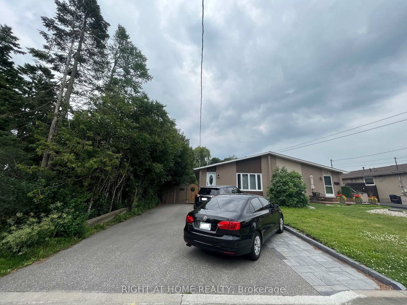 Lower - 823 Sanok Dr, Pickering, L1W 2R1 | Image 2